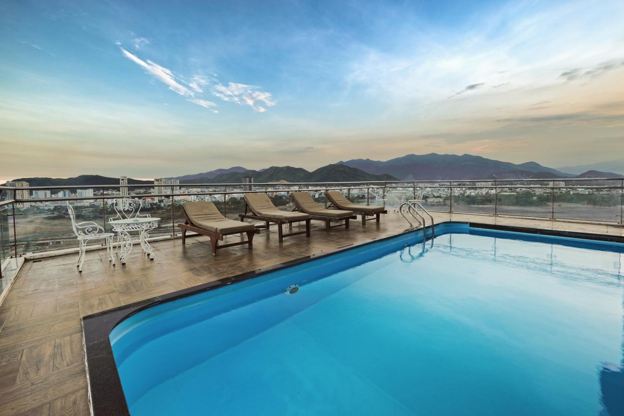 An Vista Hotel На Транг Екстериор снимка